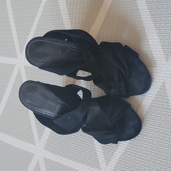 Kendall + Kylie Black Suede Sandal - Picture 1 of 2
